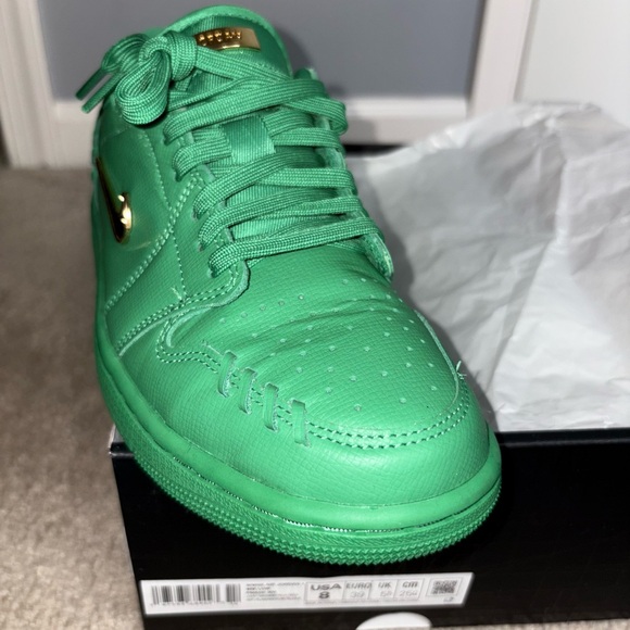 Air Jordan 1 Low - Picture 3 of 6